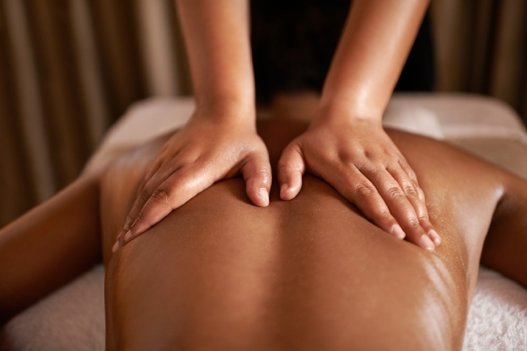 Read more about the article Zasadnicze różnice między masażem leczniczym a relaksacyjnym